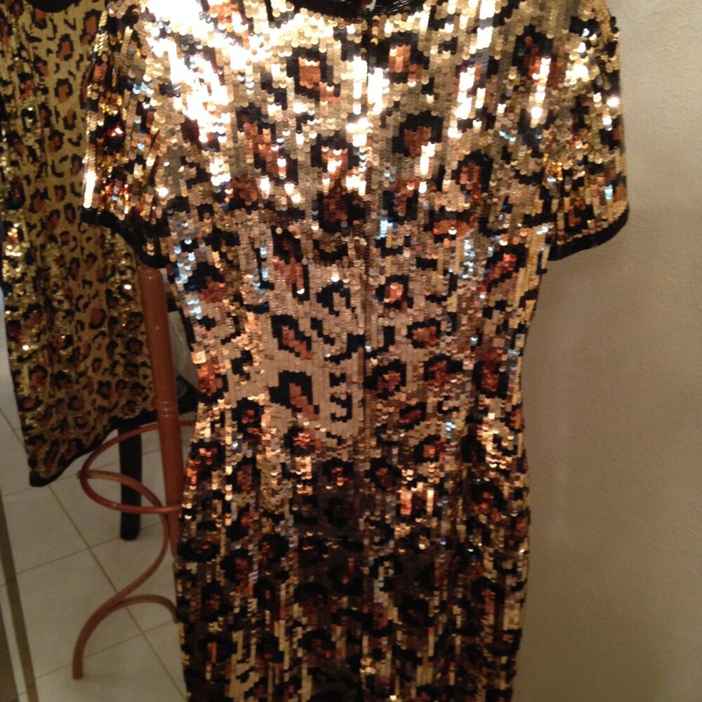DRESS SIZE 4 - Picture 3 of 6